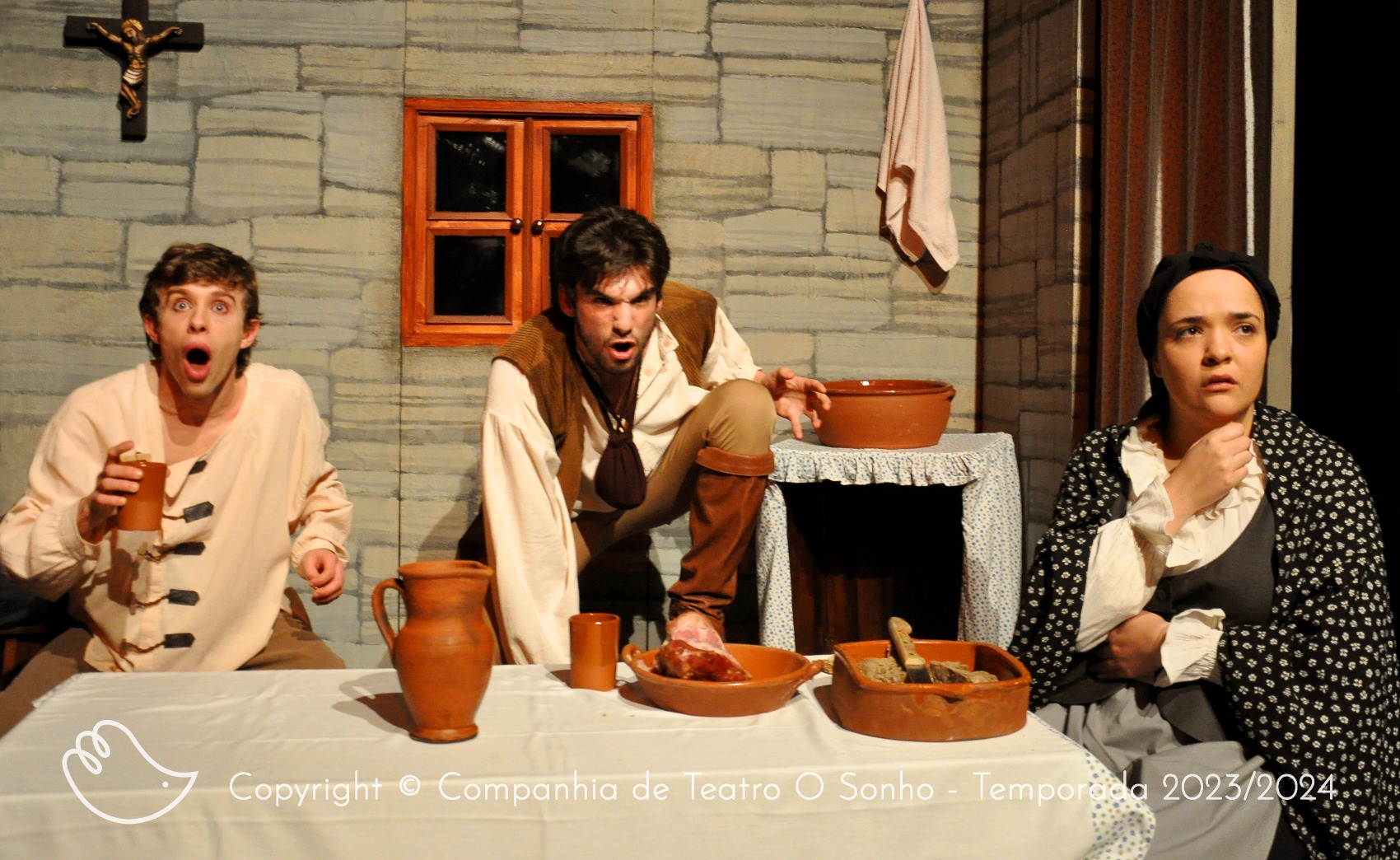 Aquilo que os olhos veem ou o Adamastor Teatro O Sonho